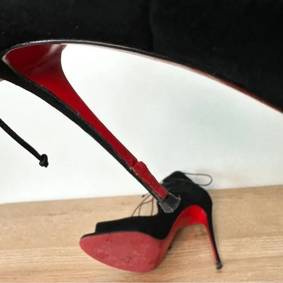 ❤️SOLD❤️Christian Louboutin Heels - Picture 7 of 12